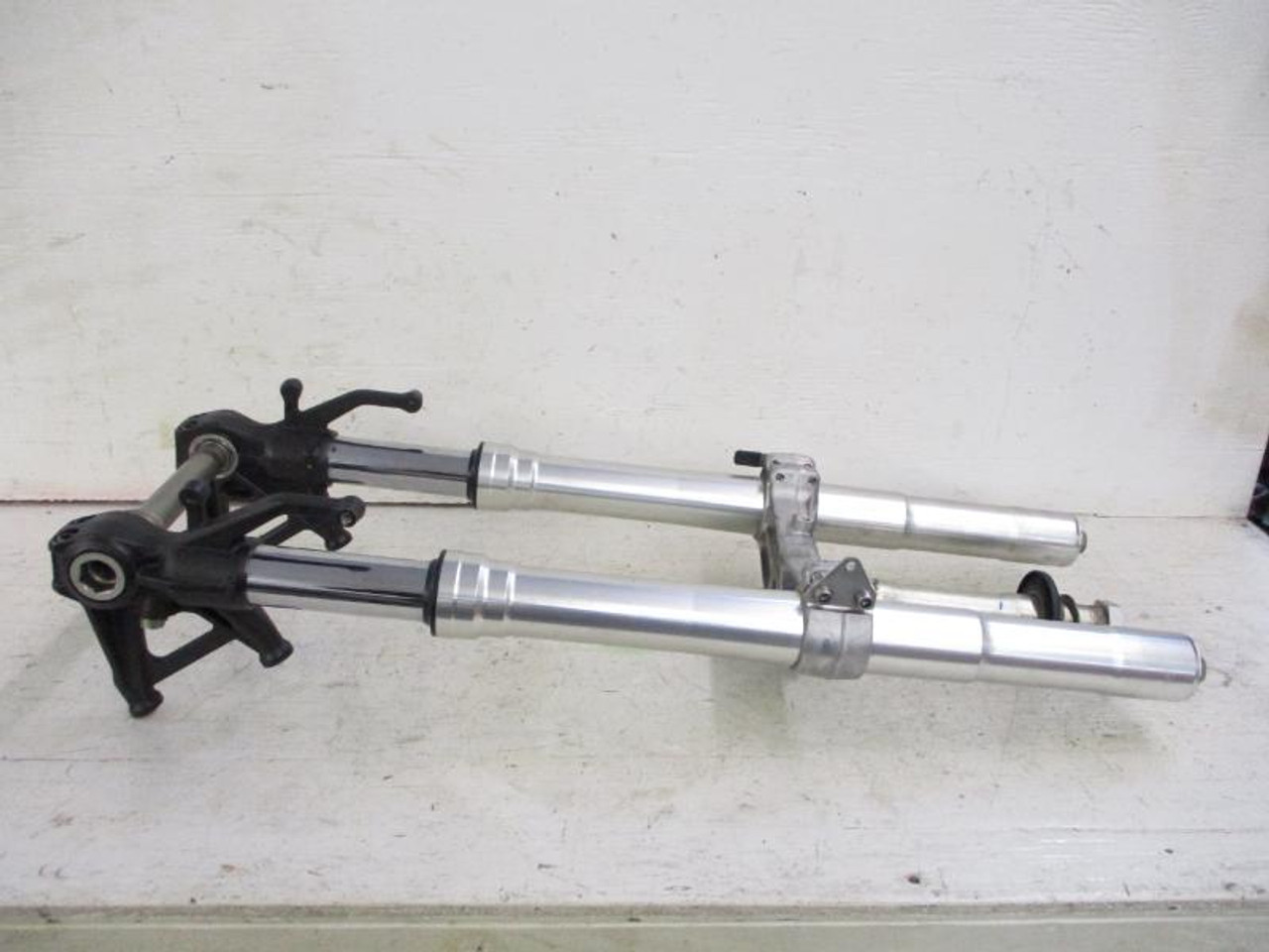 07 Kawasaki ZX6R Ninja P Forks Lower Triple Tree Axle Front